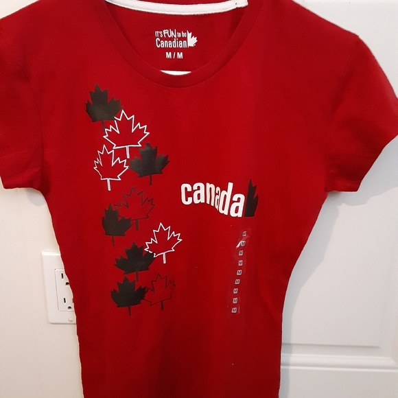 Ladies size medium Canada shirt - Picture 1 of 5